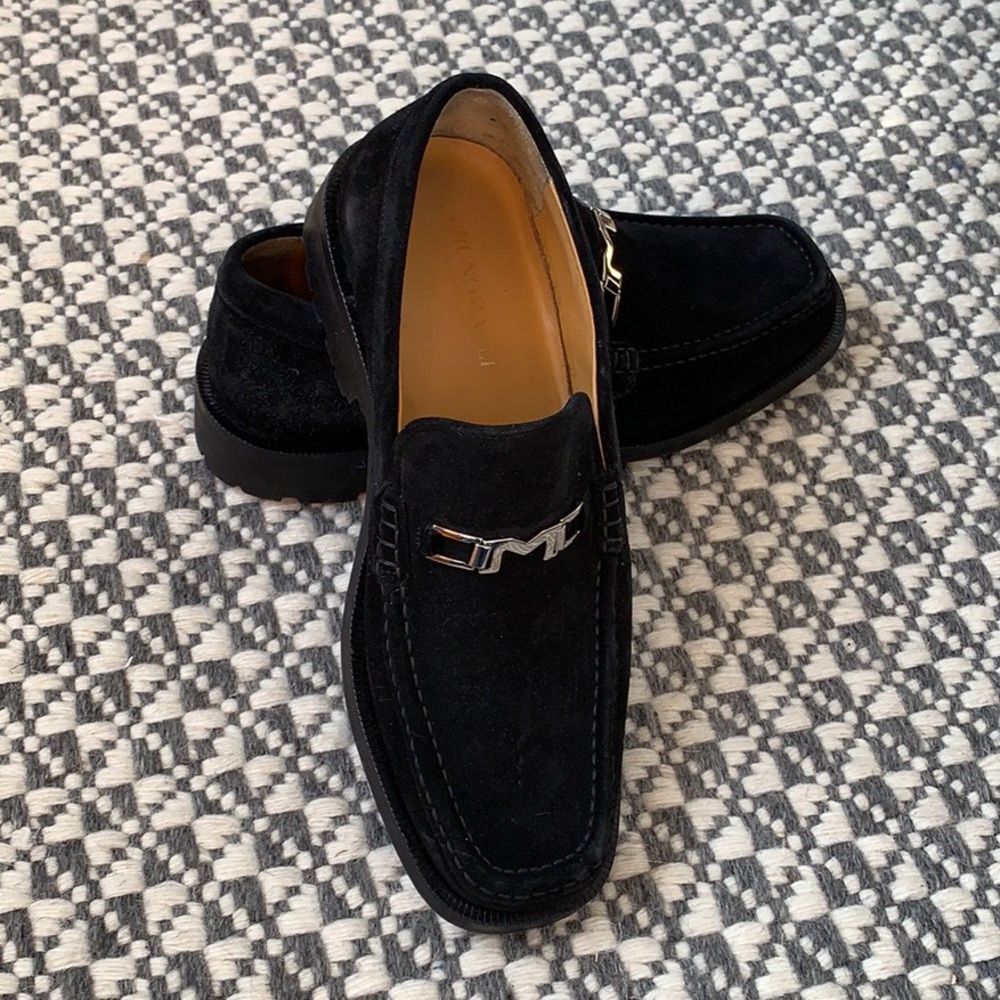 Beautiful, classic Italian made Bruno Magli men’s suede loafers.